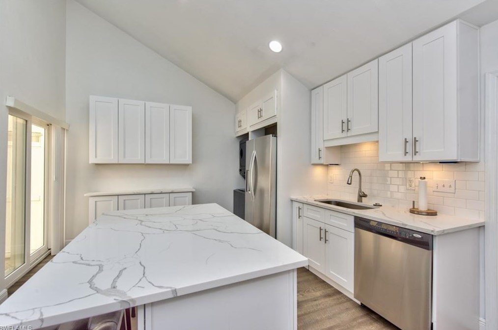 4715 Via Carmen #20, Naples, FL 34105