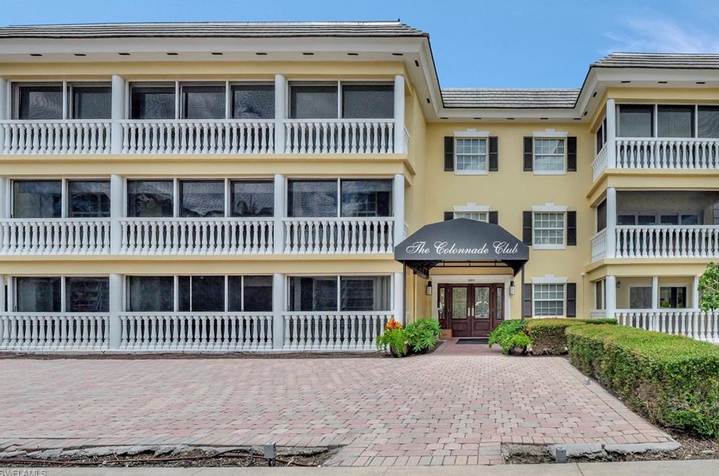 666 3rd St S #105, Naples, FL 34102