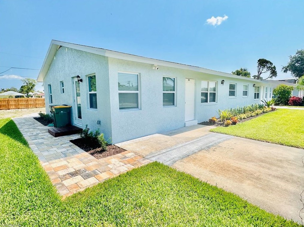 819 92nd Ave N, Naples, FL 34108