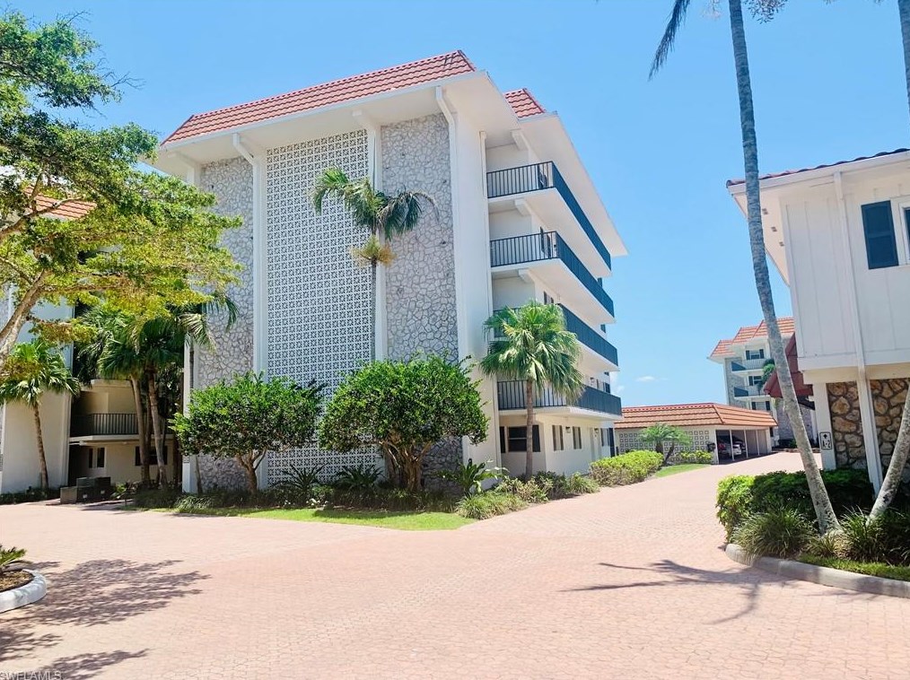 222 Harbour Dr #114, Naples, FL 34103