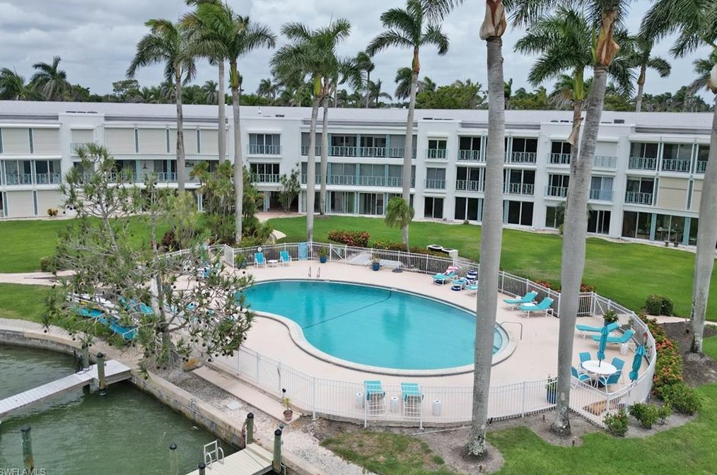 383 Harbour Dr #204, Naples, FL 34103