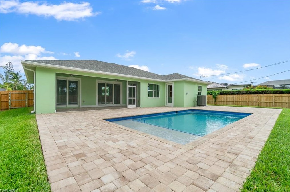 28124 Sunset Dr, Bonita Springs FL  34134-7503 exterior