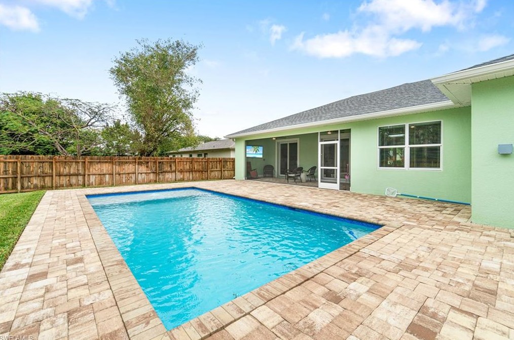 28124 Sunset Dr, Bonita Springs FL  34134-7503 exterior