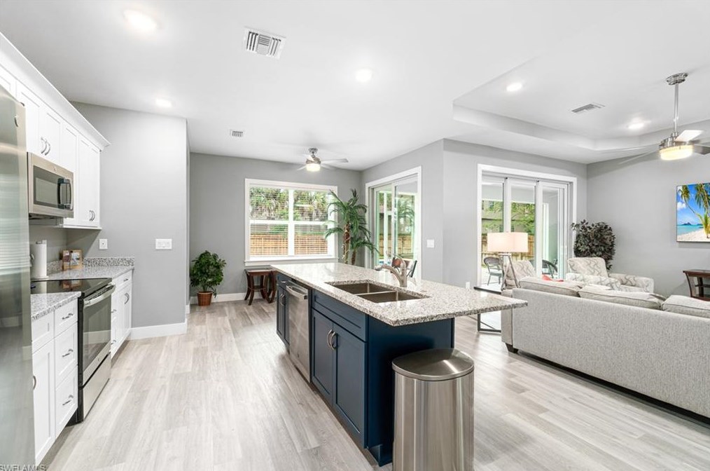 28124 Sunset Dr, Bonita Springs FL  34134-7503 exterior