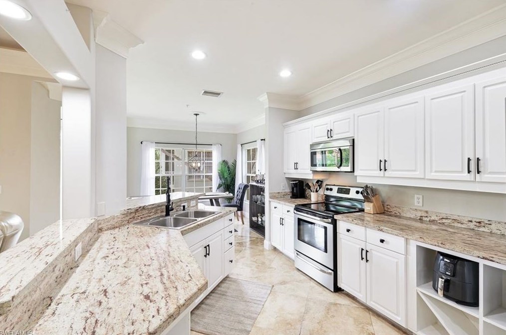 1283 Egrets Lndg #204, Naples, FL 34108