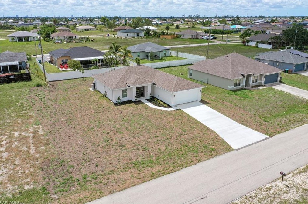 2821 6th Pl, Cape Coral, FL 33993