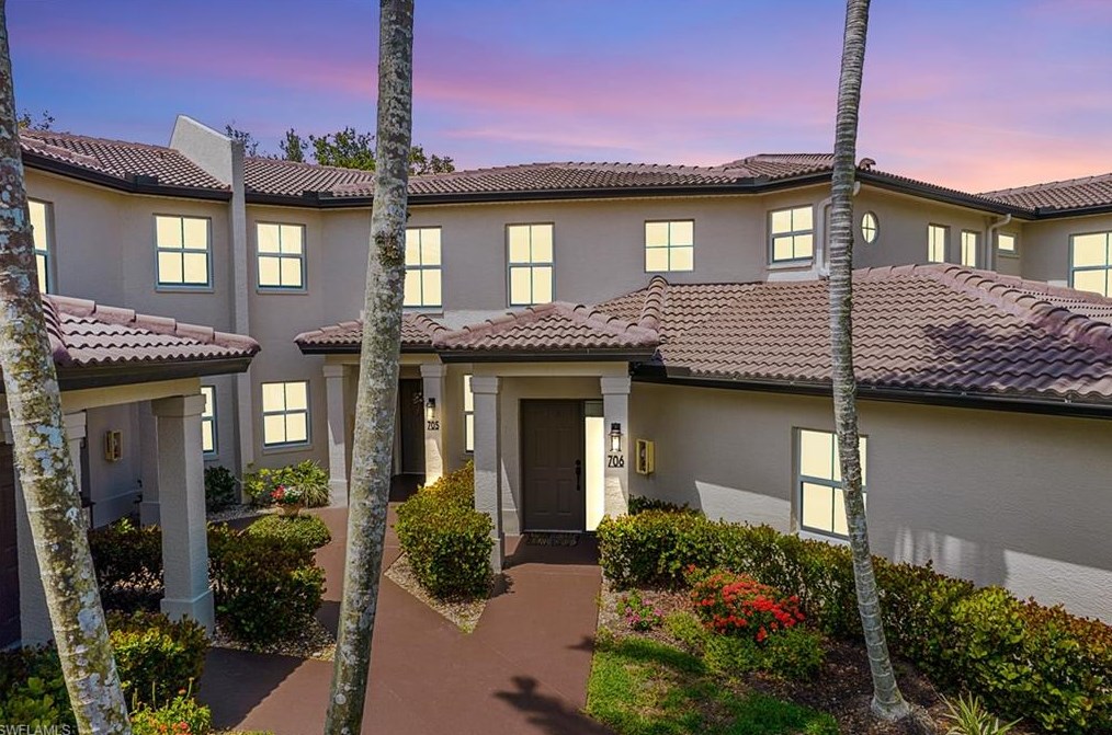 700 Diamond Cir #706, Naples, FL 34110