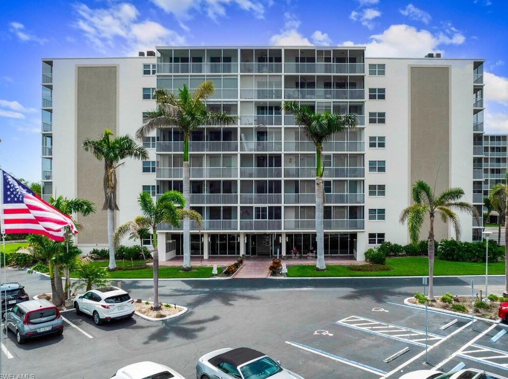 3 Bluebill Ave #410, Naples, FL 34108