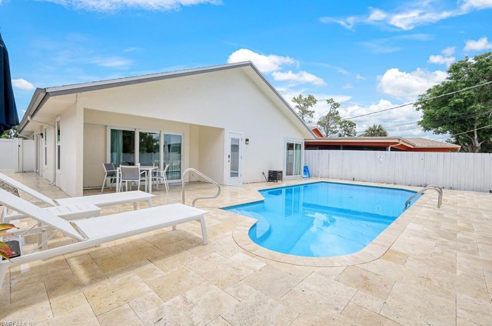 820 102nd Ave N, Naples, FL 34108