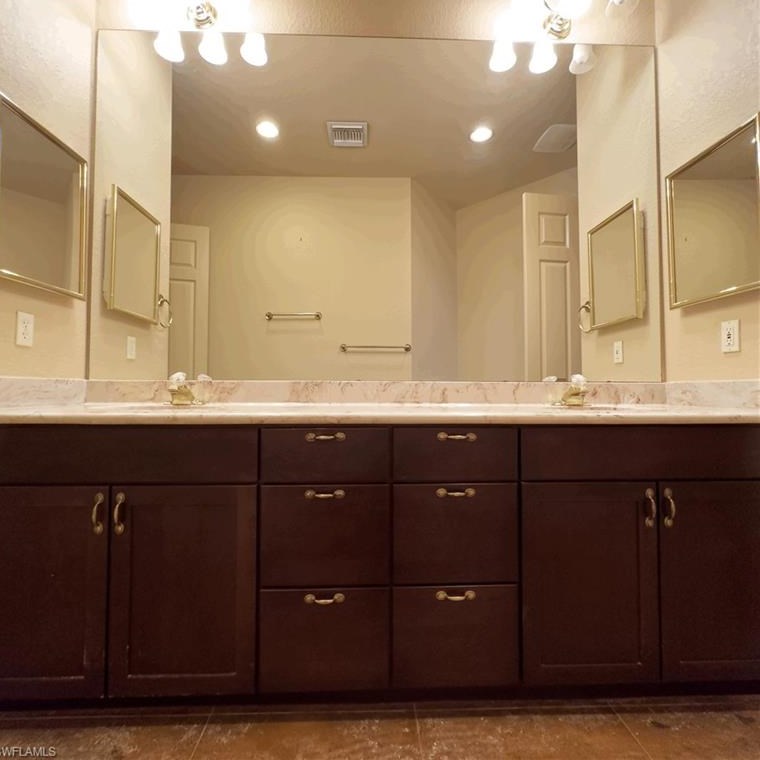 560 Desoto Blvd, Naples FL 34120-9021 exterior