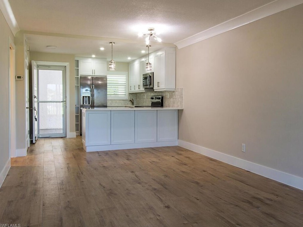 29 High Point Cir E #205, Naples, FL 34103