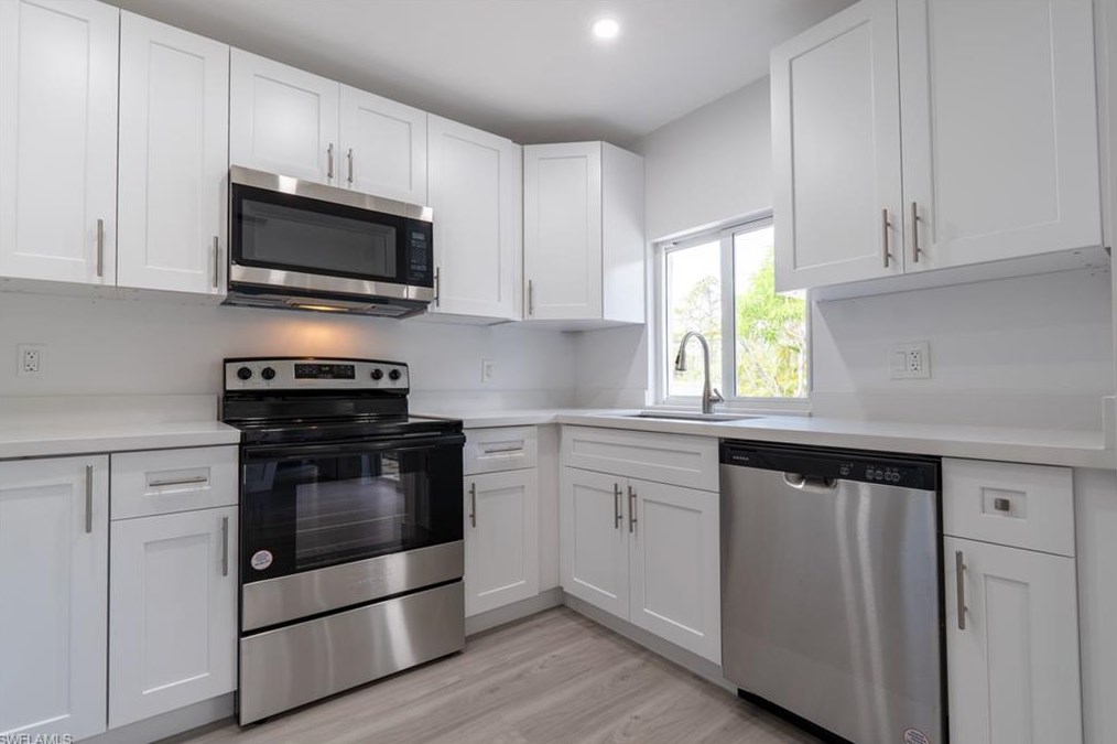 17668 Taylor Dr, Fort Myers FL  33908-4457 exterior