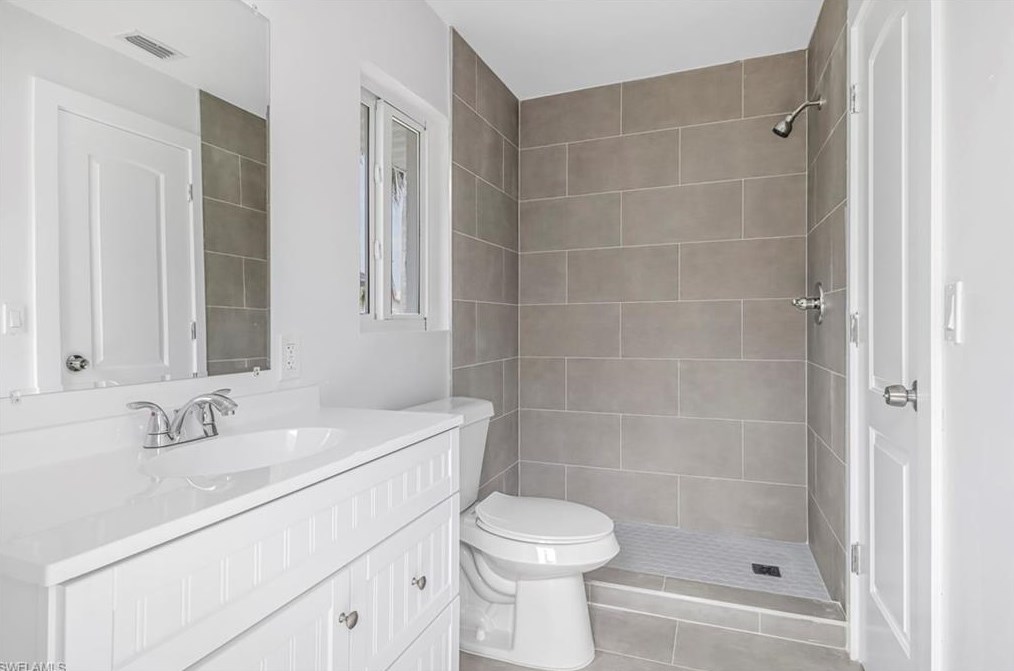 17668 Taylor Dr, Fort Myers FL  33908-4457 exterior