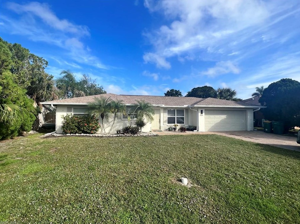 133 Mentor Dr, Naples, FL 34110