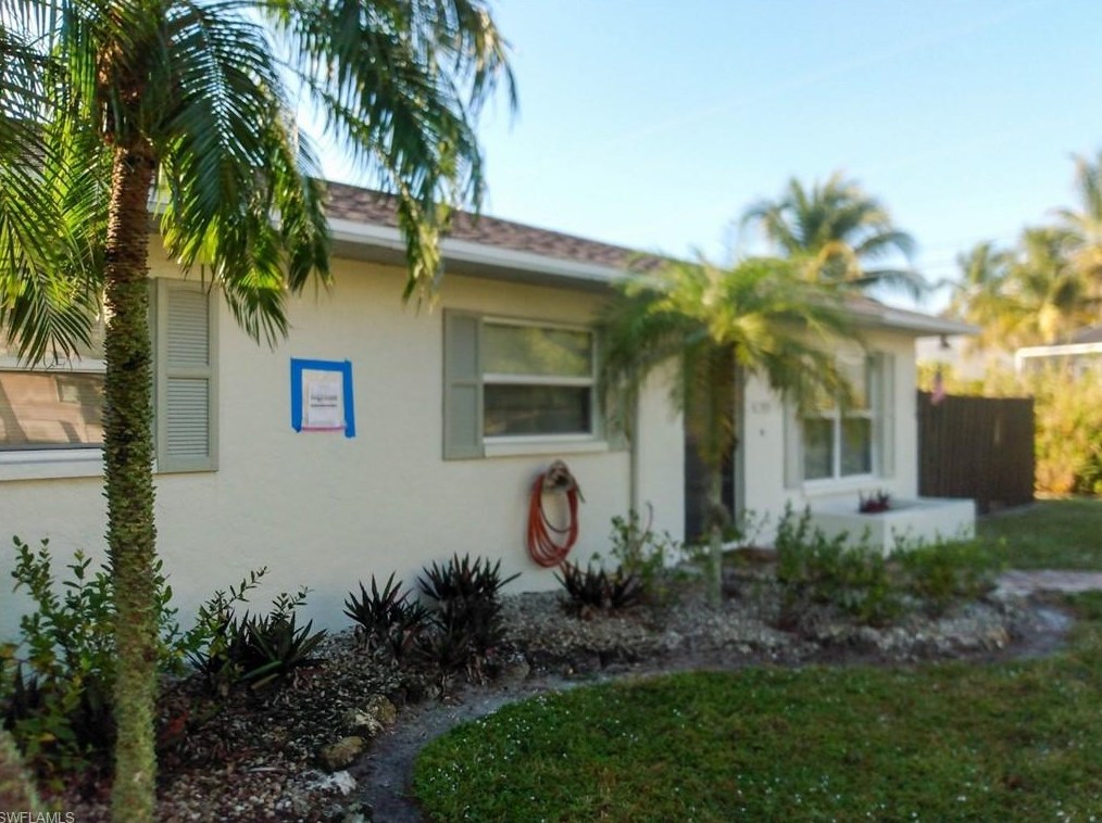 593 92nd Ave N, Naples, FL 34108