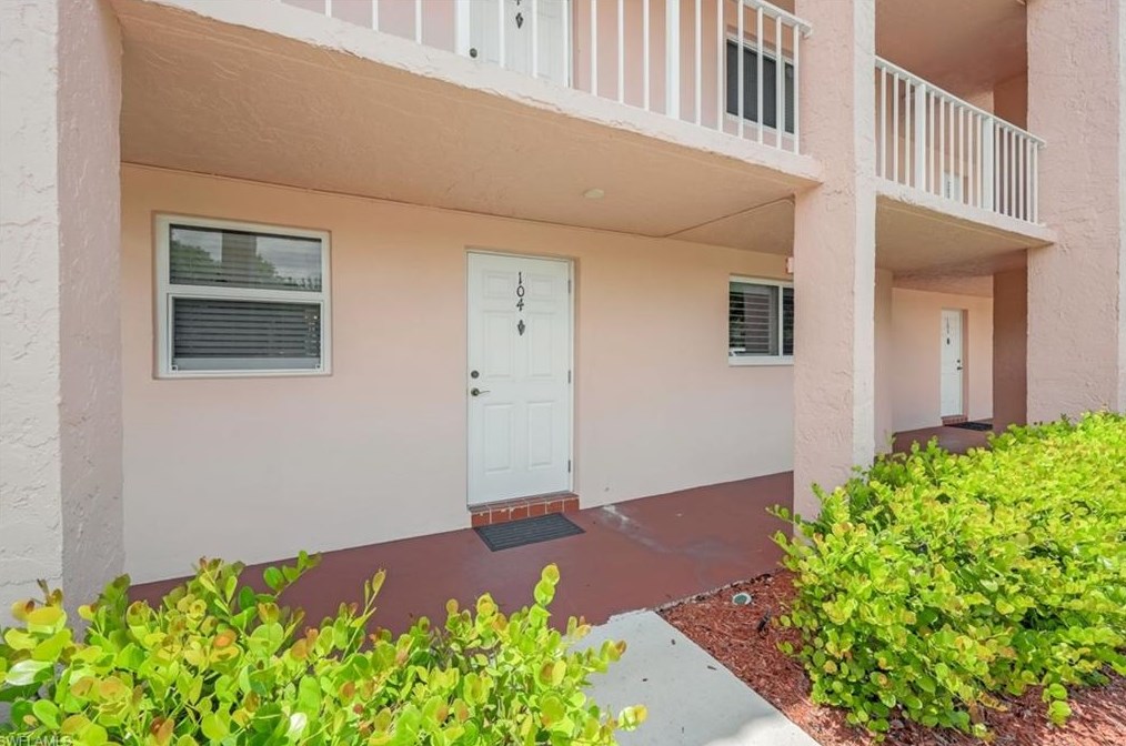 300 Forest Lakes Blvd #104, Naples, FL 34105
