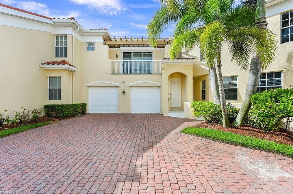 800 Lambiance Cir #8-202, Naples, FL