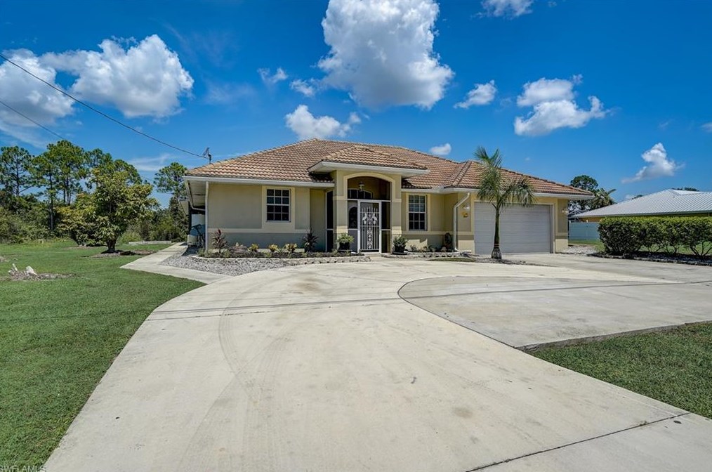 1507 9th St, Lehigh Acres, FL 33972