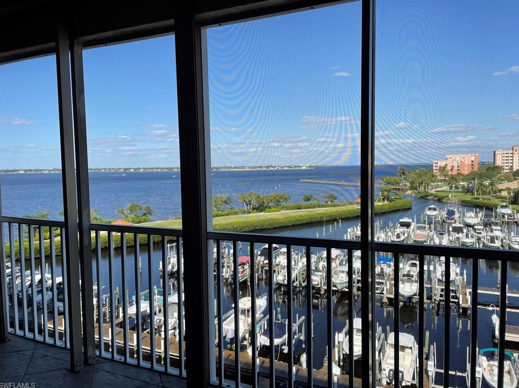 15210 Portside Dr, Fort Myers, FL 33908-6812