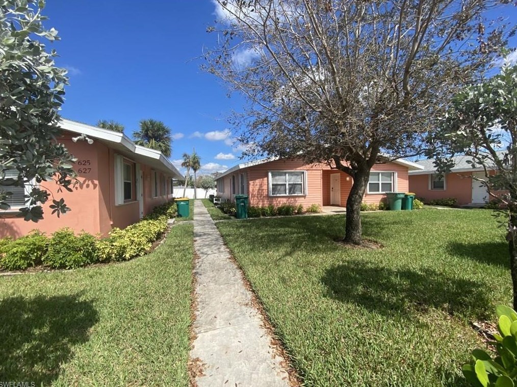 631 101st Ave N, Naples, FL 34108