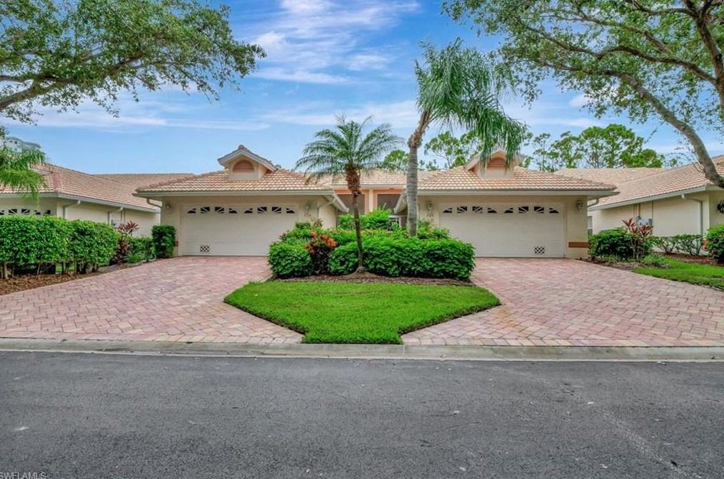 724 Wiggins Bay Dr #9-9l, Naples, FL 34110