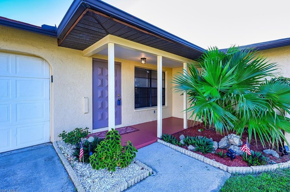1719 3rd St, Cape Coral, FL 33990-1322