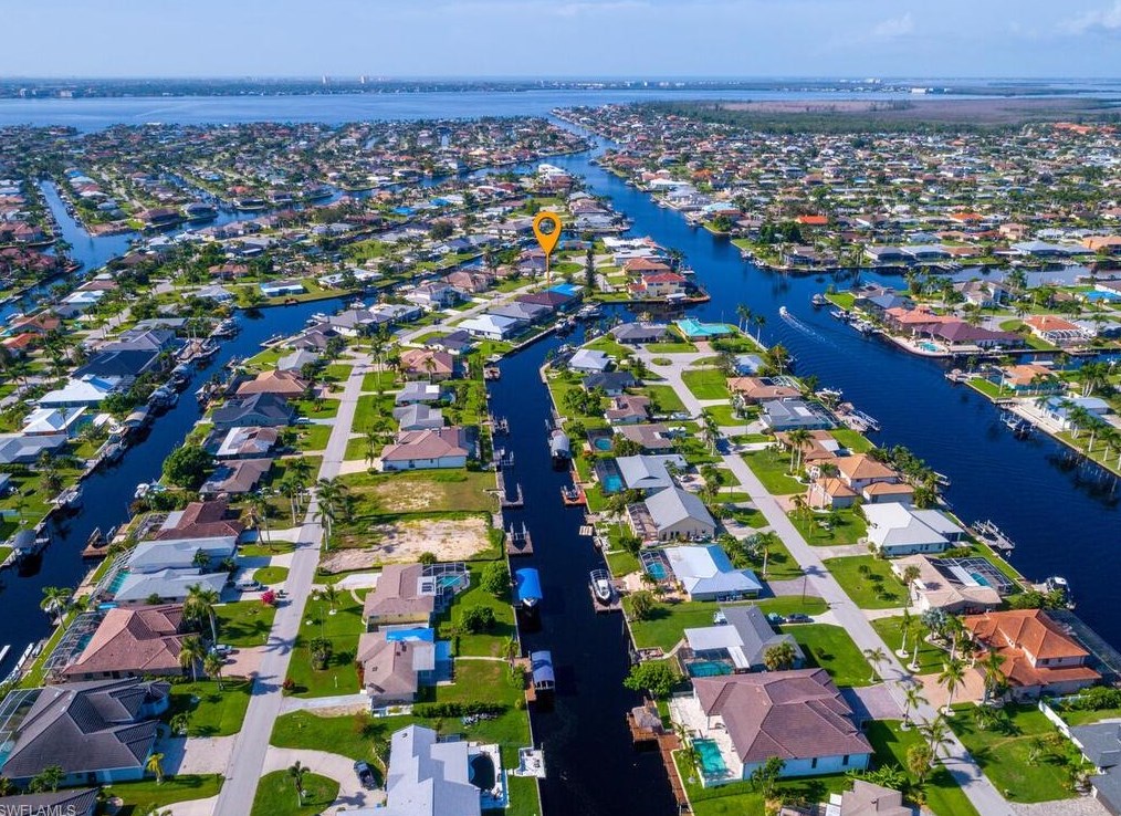 4960 Seville Ct, Cape Coral, FL 33904-9424