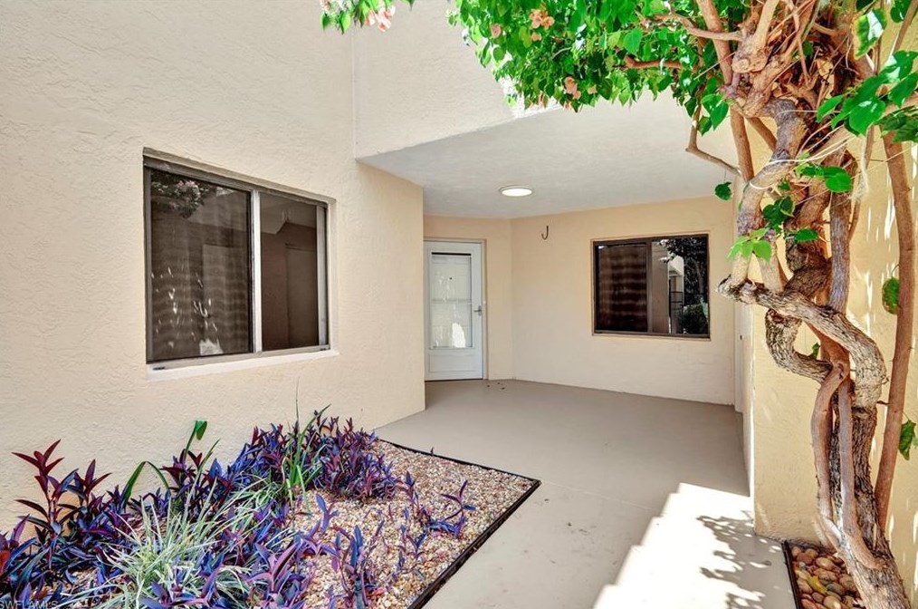 643 Beachwalk Cir, Naples FL  34108-8715 exterior
