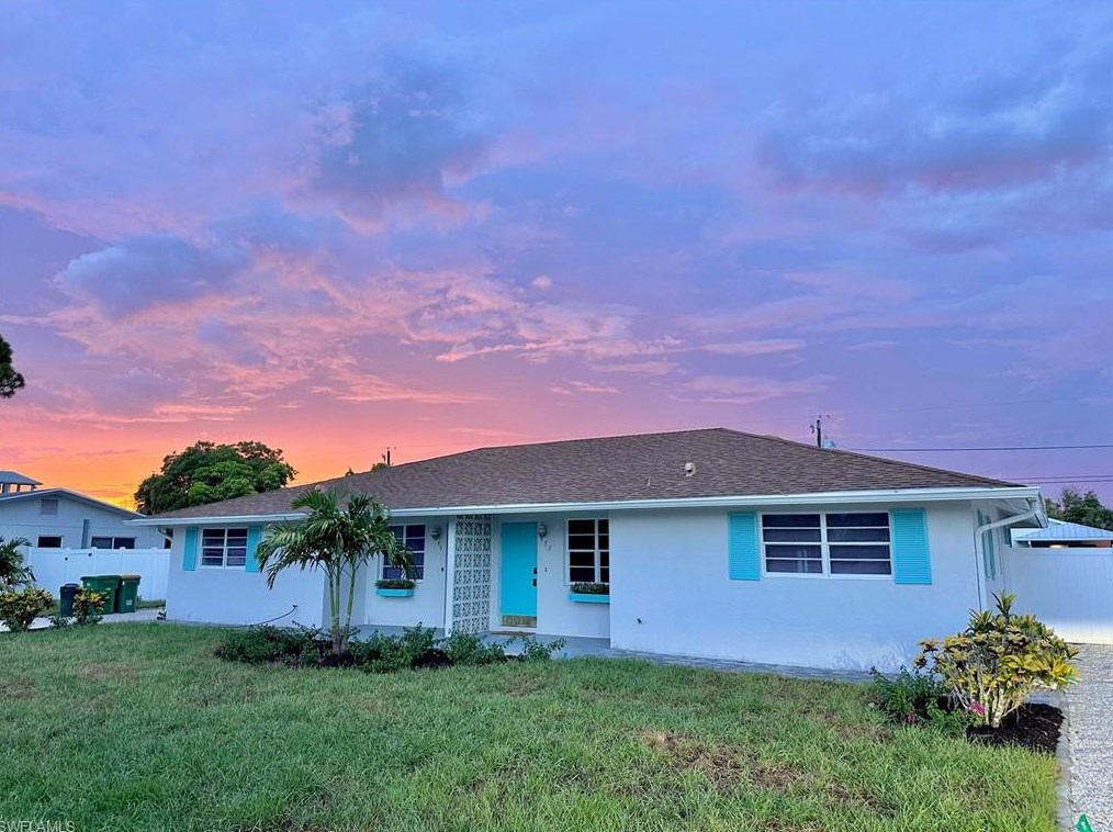 649 93rd Ave N, Naples, FL 34108