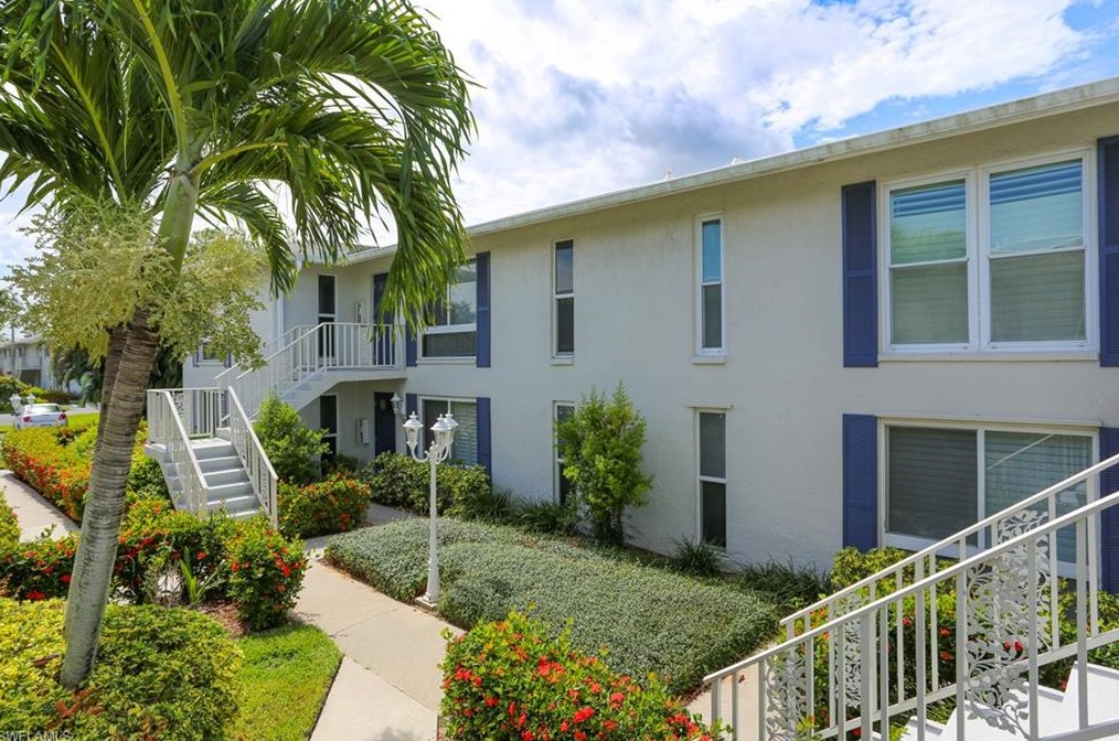 195 Peppermint Ln #884, Naples, FL 34112