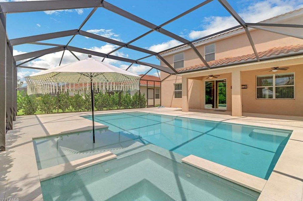 2362 Heydon Cir E, Naples, FL 34120