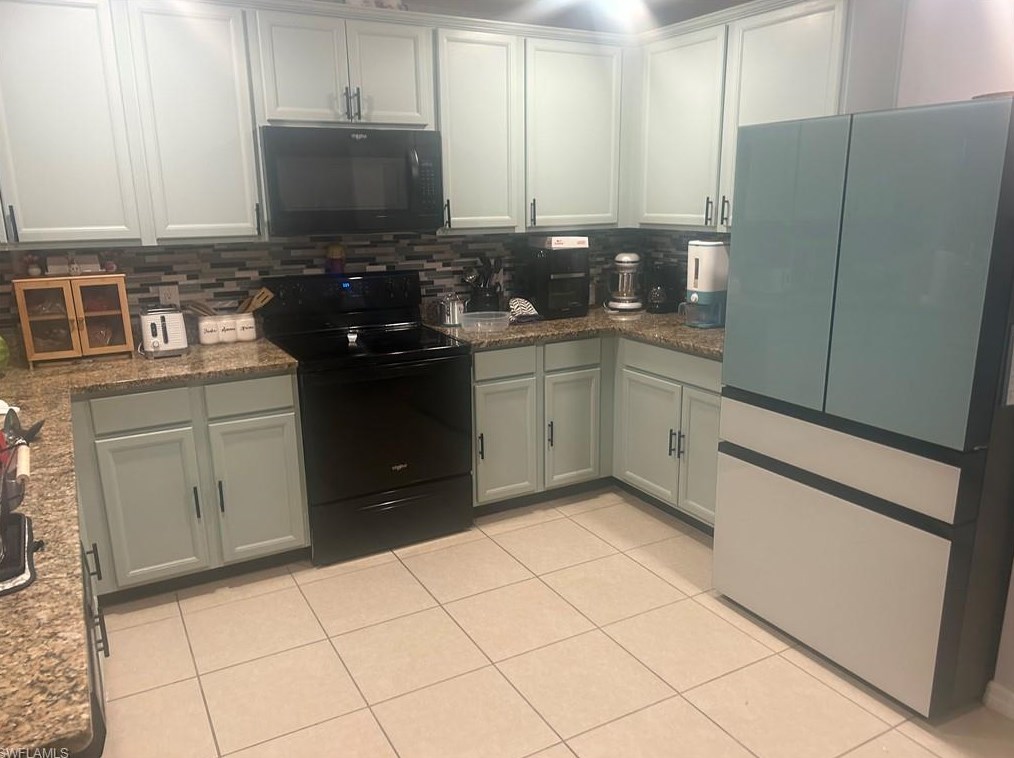 811 Rocaille Ave, Fort Myers, FL 33913-2401