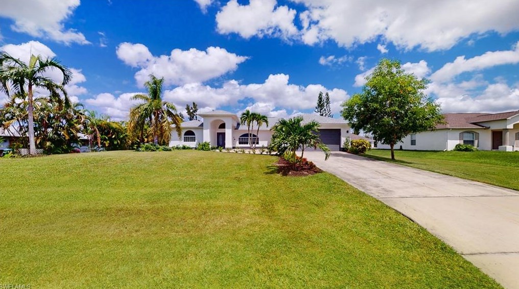 2227 4th St, Cape Coral, FL 33991