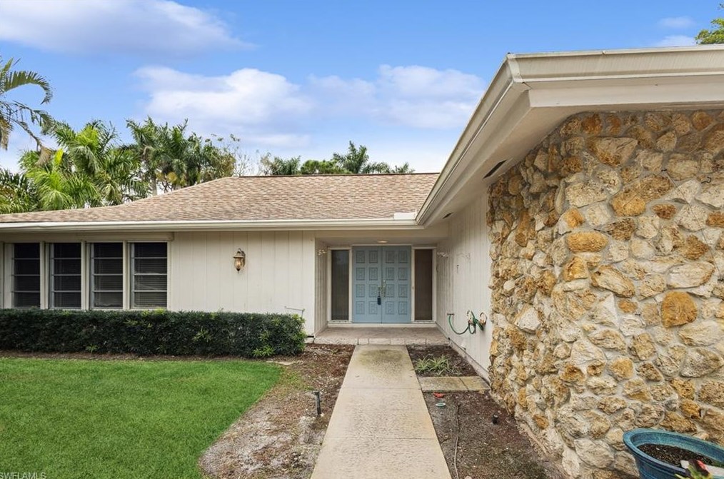 436 Putter Point Ct, Naples, FL 34103