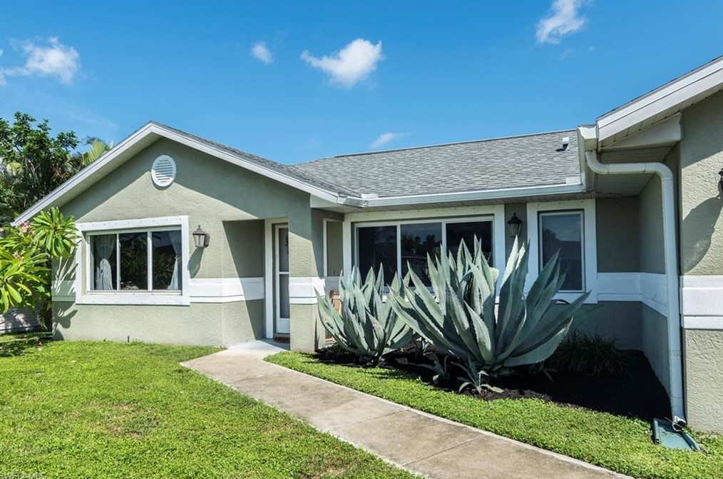 8405 Coral Dr, Fort Myers, FL 33967-2641