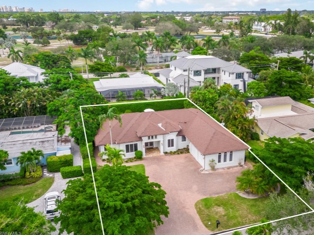 757 7th Ave N, Naples, FL 34102