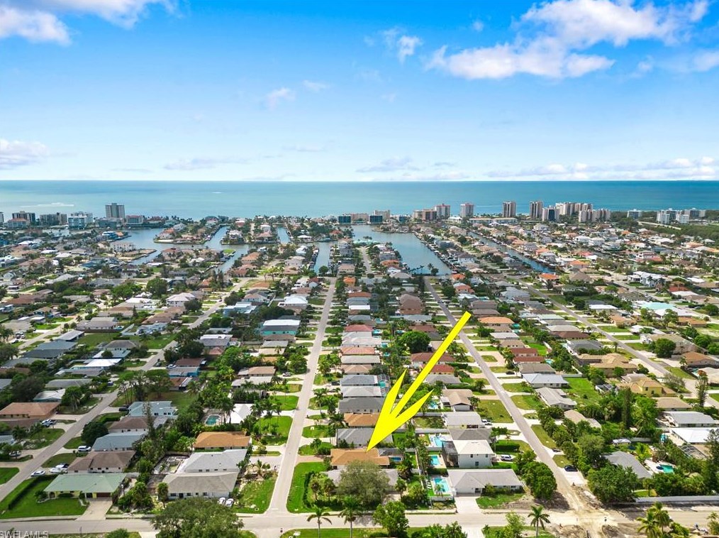 589 104th Ave N, Naples, FL 34108