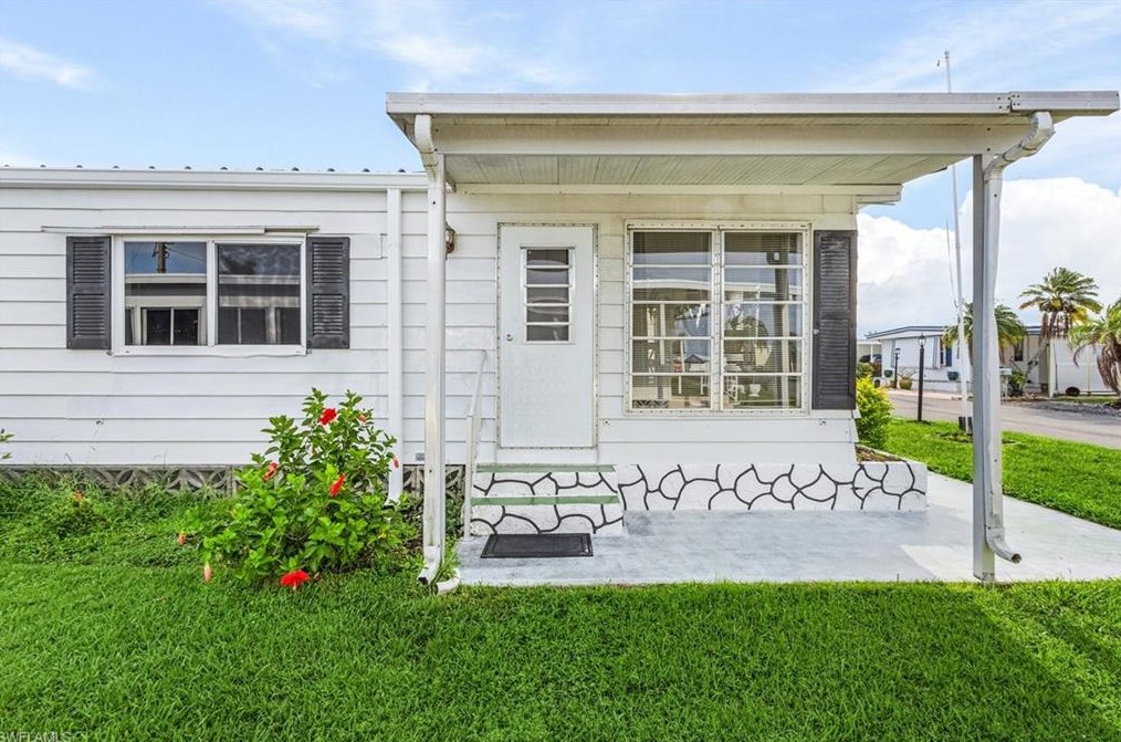 3347 Rainbow Ln, Fort Myers, FL 33903-1422