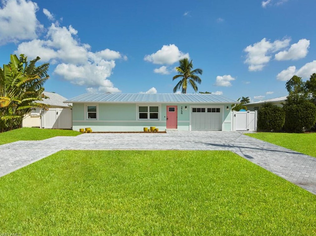 2759 Riverview Dr, Naples, FL 34112