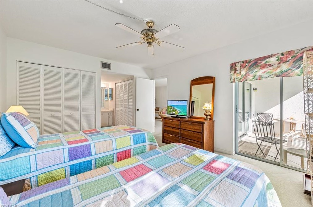 1054 Forest Lakes Dr, Naples FL  34105-2269 exterior