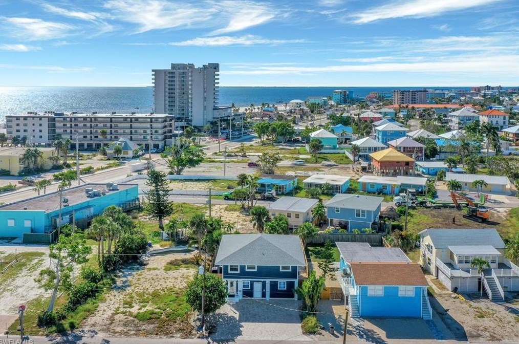 135 Mango St, Fort Myers Beach, FL 33931