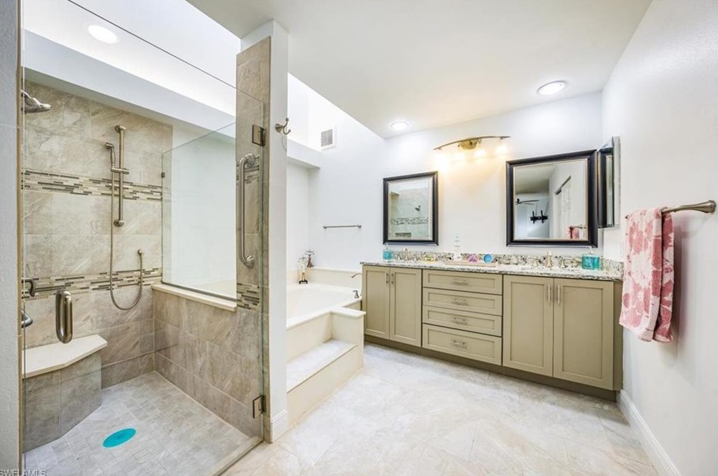 5458 Harbour Castle Dr, Fort Myers FL 33907-7844 exterior