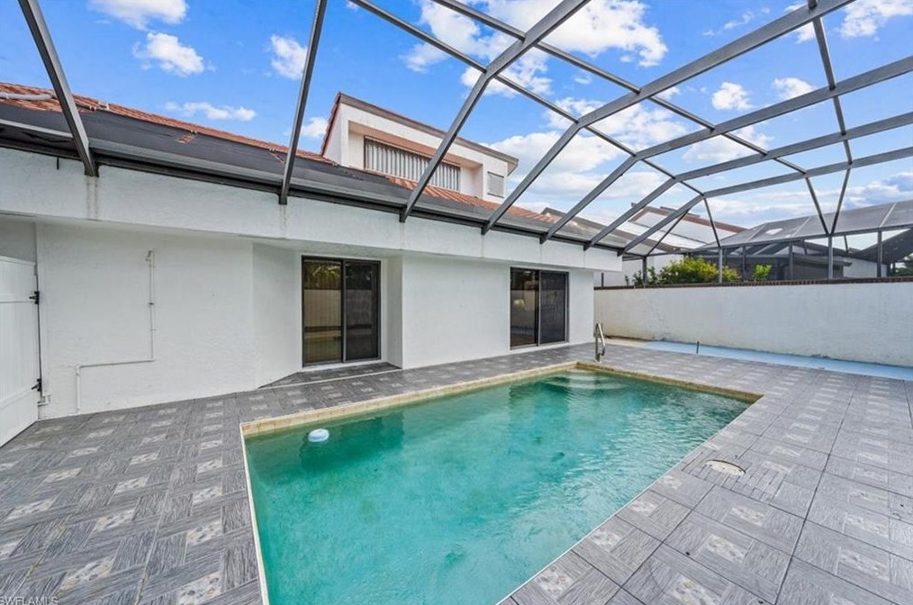 5458 Harbour Castle Dr, Fort Myers FL 33907-7844 exterior