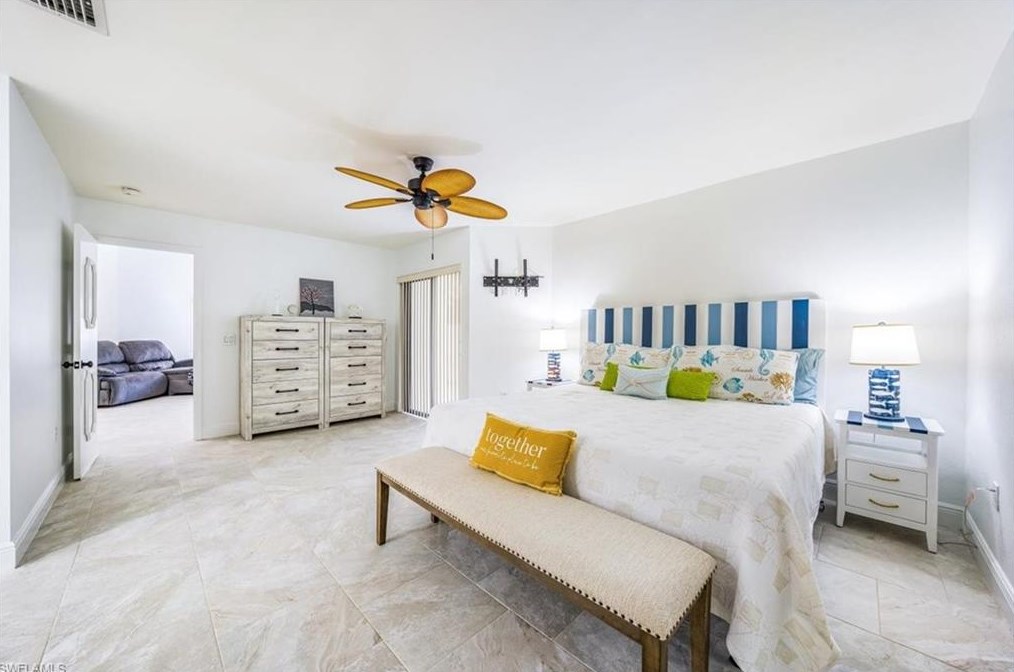 5458 Harbour Castle Dr, Fort Myers FL 33907-7844 exterior