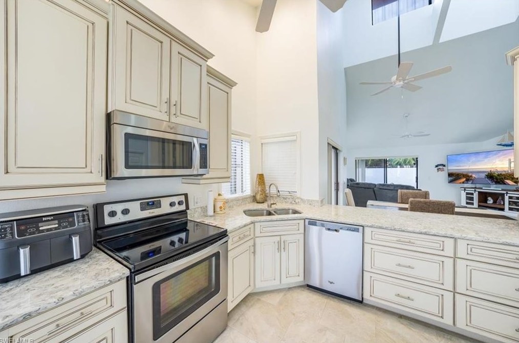 5458 Harbour Castle Dr, Fort Myers FL 33907-7844 exterior