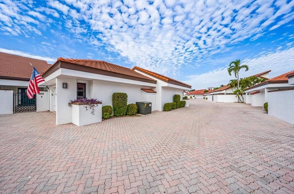 5458 Harbour Castle Dr, Fort Myers, FL 33907-7843