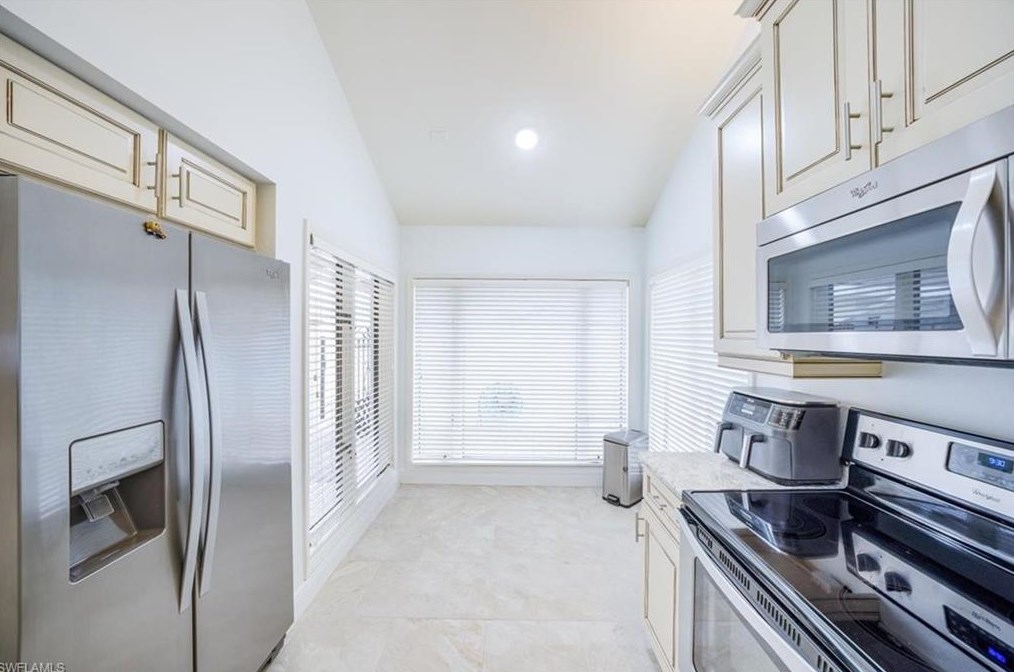 5458 Harbour Castle Dr, Fort Myers FL 33907-7844 exterior