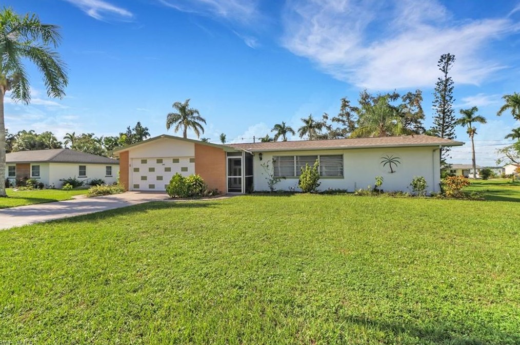 3955 Edgewood Ave, Fort Myers, FL 33916-1005