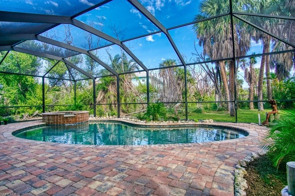 734 Oliva St, Sanibel, FL 33957