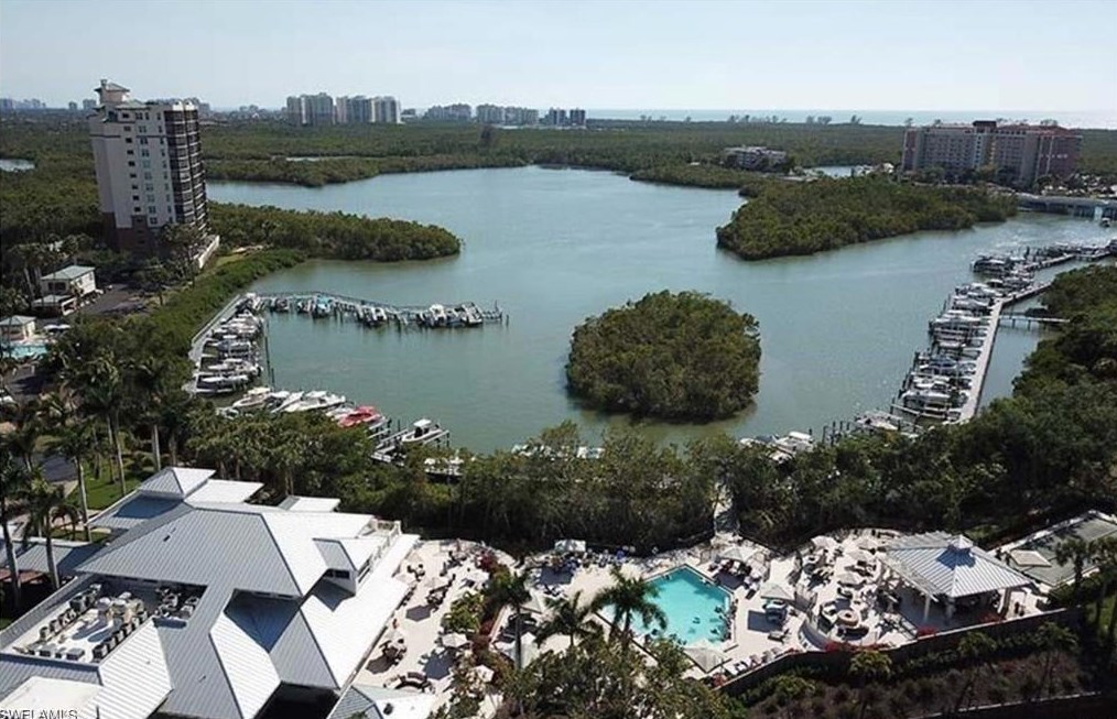 455 Cove Tower Dr, Naples FL 34110-6084 exterior